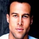 Dante Spencer als Ethan