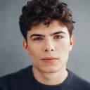 Simon Belz als Curtis