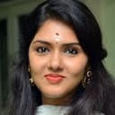 Gayathri Suresh als Anna Philip