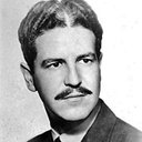 Philip Vickers als Surgeon Lieutenant Packard