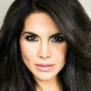 Joyce Giraud als Spain TV Reporter