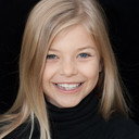 Livi Birch als Sarah Stafford
