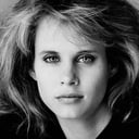 Lori Singer als Sharon Ace