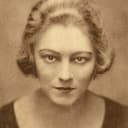 Ève Francis als Sarah Topinelli