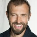 Benjamin Dilloway als Larch's Dad 'Matthew'