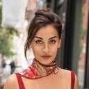 Lara Wolf als Azin