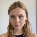 Aleksandra Sierpień als Girl from the Train