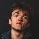 Colin Miller als Beau