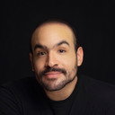Roberto Thomas-Díaz als Oficial