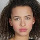 Ashley Aufderheide als Mia Evans
