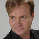 Sergei Gladkov als Narrator