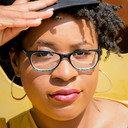 Cassie Ewulu als Queenie (voice)