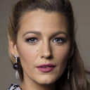 Blake Lively als Gina