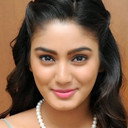 Sana Makbul als Lavanya Kashyap
