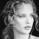 Aisha Cerami als Bride