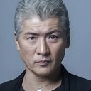 Koji Kikkawa als Sokichi Narumi / Kamen Rider Skull