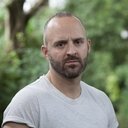 Tom Andrews als 