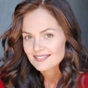 Carrie Schroeder als Kendra