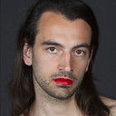 Tchivett als Captain Faggotron