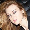 Deirdre Lorenz als Sarah