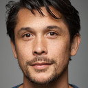 Bob Morley als Peter