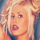 Emma Harrison als Neo Waitress