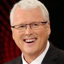 Tony Jones als Newsreader