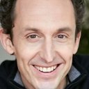 Peter Hottinger als Kellner Zürich Cafe