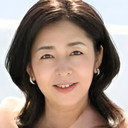 高瀬春奈 als Yoshiko Saito