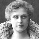 Effie Shannon als Mrs. Marineaux