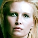 Gala Videnović als Jasna