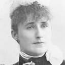 Ella La Cour als Karna / Sorceress