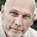 Michael Bideller als Narator