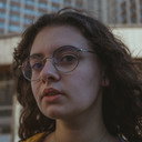 Justine Jennequin als Karina