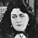 Katherine Griffith als Aunt Polly Harrington