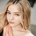 Anastasia Shestakova als Alice