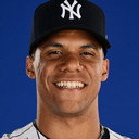 Juan Soto als Self
