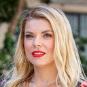 Anita Martinović als Self - Host