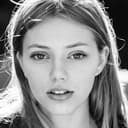 Grace Van Dien als Persephone