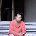 Angelo Hulip als Nestor Dela Cruz