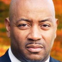 Derek Snow als Security Guard