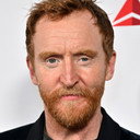 Tony Curran als Ian