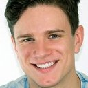 Seth Papworth als Leigh