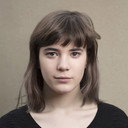 Molly Broadstock als Bella