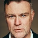 Julian Lewis Jones als Etienne Feyder