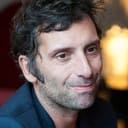 Édouard Deluc als Journaliste L'Epoque