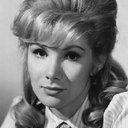 Susan Hampshire als Anna Robinson