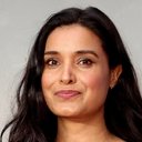 Shelley Conn als Professor Samantha Harlow