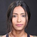 Mia Maelzer als Jhumpa