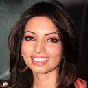 Shama Sikander als Sarah